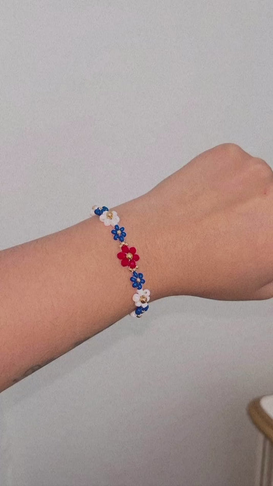 Miss Americana - Crystals and flowers Dainty Bracelet